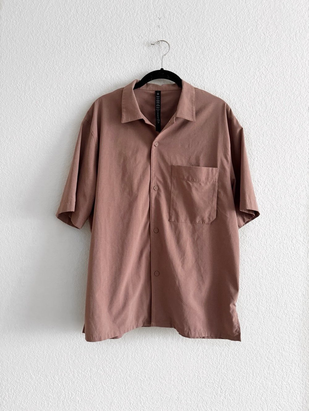 Lululemon Airing Easy Shirt Mens M Mauve Short Sleeve Button Up Ripstop Pocket